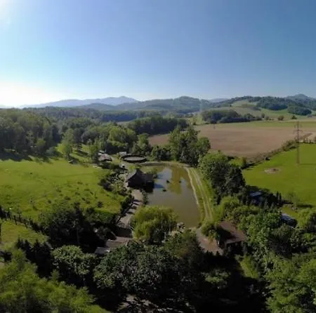 Srub Ranch Na Hranici 롯지 Baska