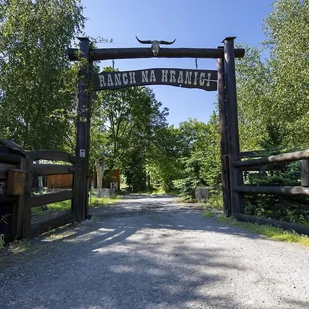 Srub Ranch Na Hranici Hytte